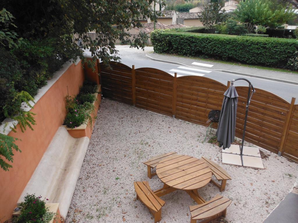Appartement Le Romarin Mallemort Exterior foto