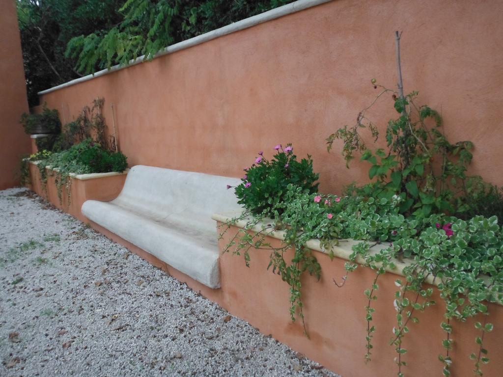 Appartement Le Romarin Mallemort Exterior foto
