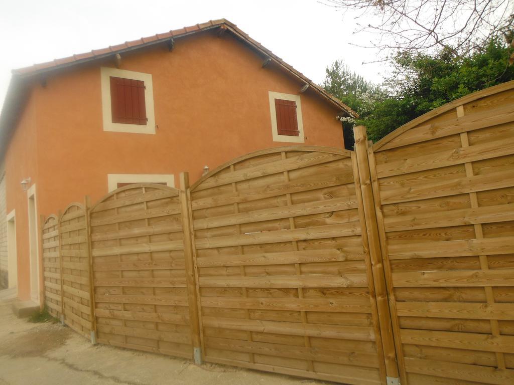 Appartement Le Romarin Mallemort Exterior foto